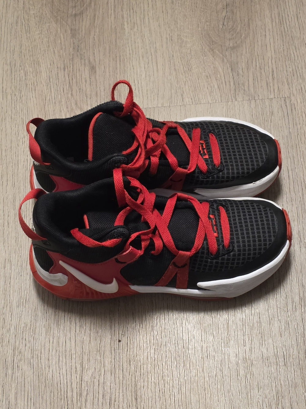 Nike Lebron Witnes 7 DQ 8650-005 Kids Atletic Sneakers Black- Red And White 4.5Y
